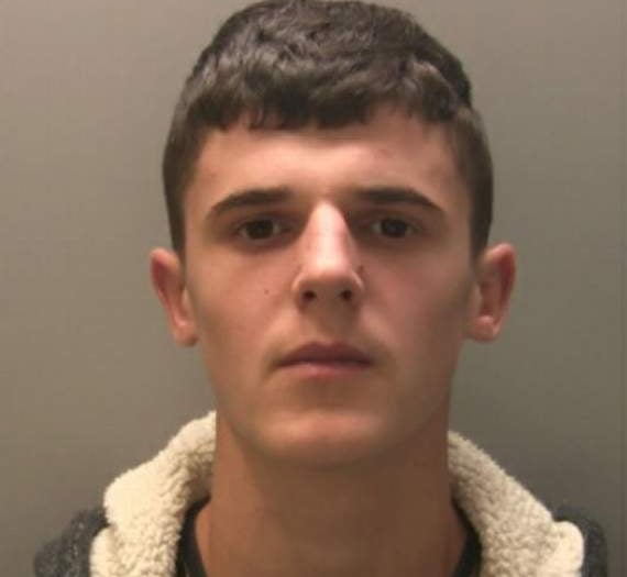 Police search for missing teenager with links to Brecon