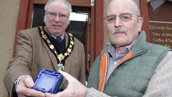 Mayor says farewell to Brecon newsagent | brecon-radnor.co.uk
