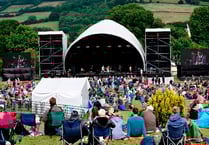 Singer dropped from festival after Muslim comment