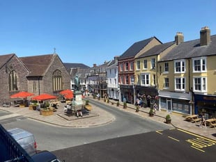 Labour plan to 'breathe life' into high streets