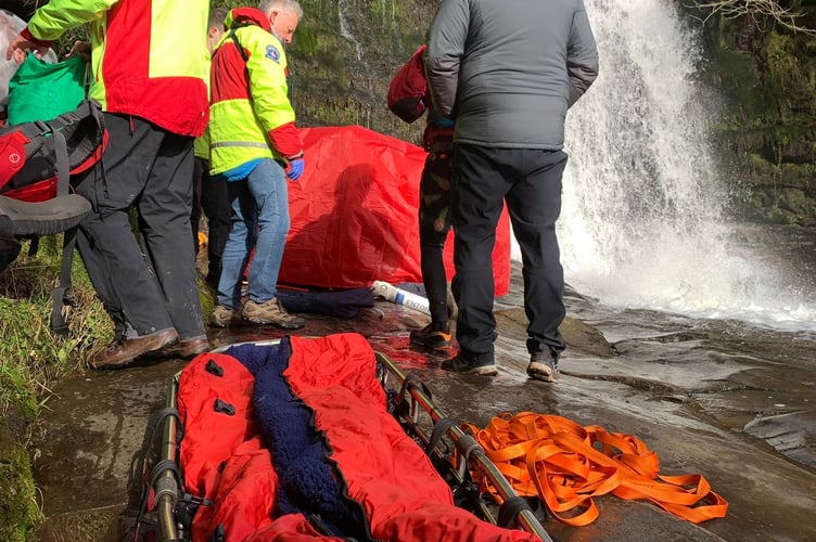 Brecon MRT tending to the injured walker