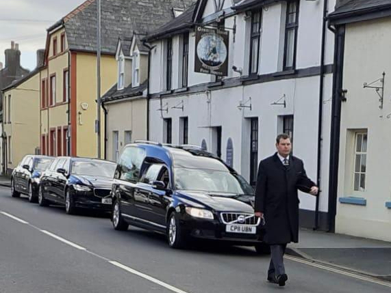 Mary’s final trip from The Gremlin pub, led by funeral director Matthew Williams