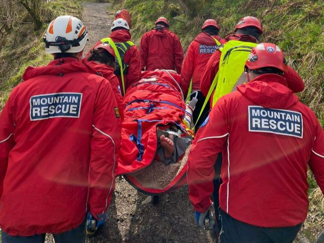 Central Beacons MRT volunteers transporting the injured woman to the ambulance