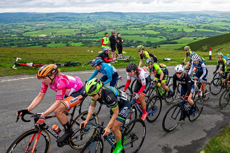 The Women’s Tour peloton on the event’s previous visit to Powys in 2019 (SWpix).