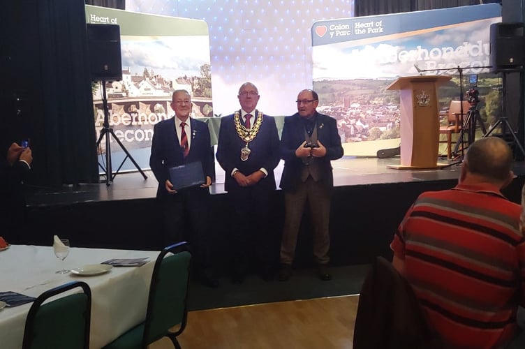 John Coulthard and Clive Price with mayor David Meredith (central)