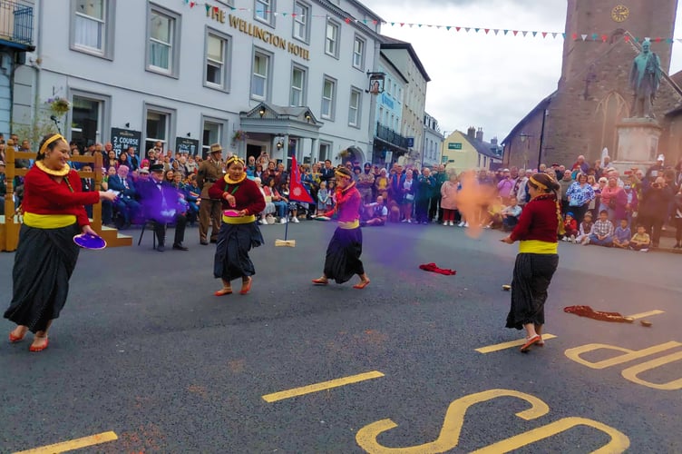 Parade dancers
