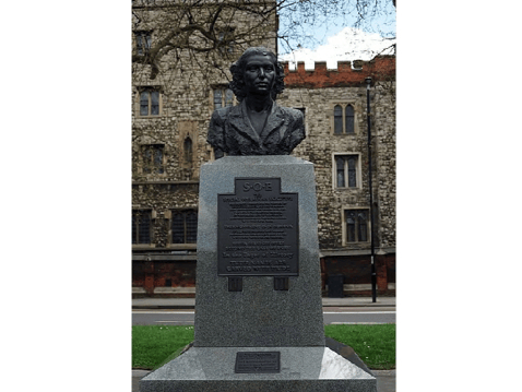 Violette Szabo SOE agent memorial in front of Lambeth Palace (Photo by camerawalker licensed under CC-BY-3.0).
