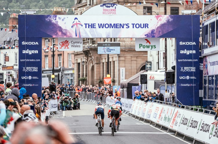Picture by Zac Williams/SWpix.com- 9/06/2022 - Cycling - The Women's Tour 2022 Stage 4 - Wrexham to Welshpool - Wales - Grace Brown, FDJ Nouvelle Aquitaine Futuroscope, Elisa Longo Borghini, Trek Segafredo, Kasia Niewadoma, Canyon Sram.