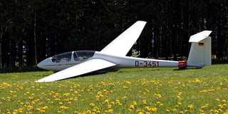 Glider crashes in field near Talgarth