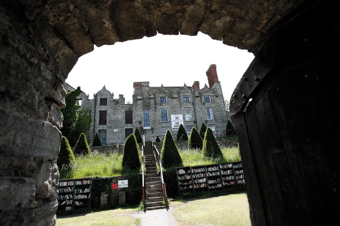Hay Castle