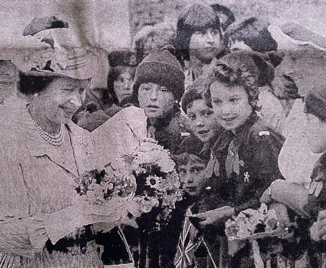 Queen showered with flowers after visit to Brecon Cathedral