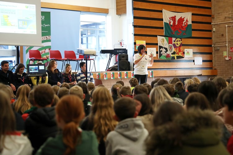 NFU CYMRU - GWERNYFED SCHOOL VISIT
Pictures by Adam Fradgley
NFU members and office holders attended Gwernyfed High School in Brecon to run small presentations and workshops with the school children.
For further info contact Lawrence Looi - 02476 858795 or Lawrence.Looi@nfu.org.uk