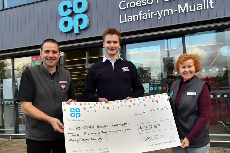 Coop - Pic 3 - Pontfaen YF cheque