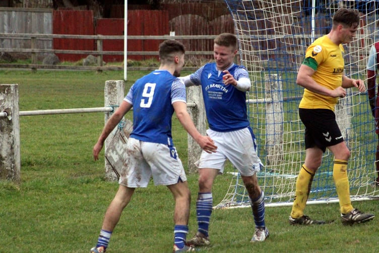 Llandod v Penycae