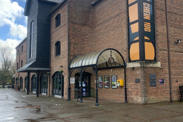 Majestic madness: British monarchy history at Theatr B