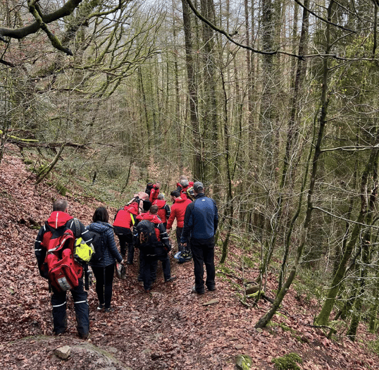Central Beacons MRT locate concerned walker