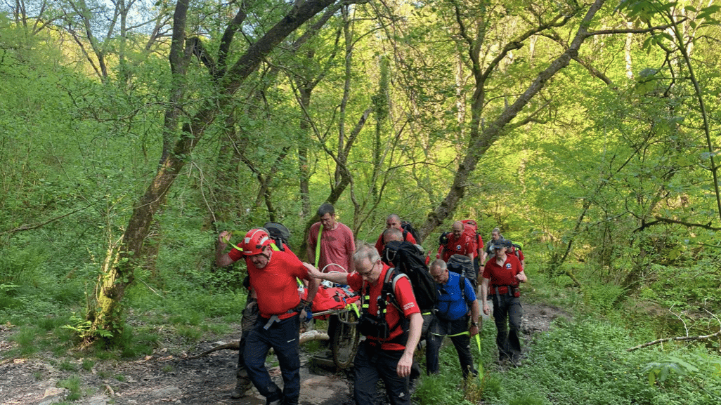 Beacons walker stretchered to safety after sustaining leg injury ...