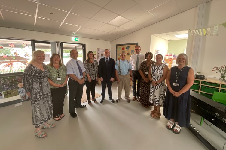 Jeremy Miles MS at Ysgol Gymraeg Dyffryn y Glowyr