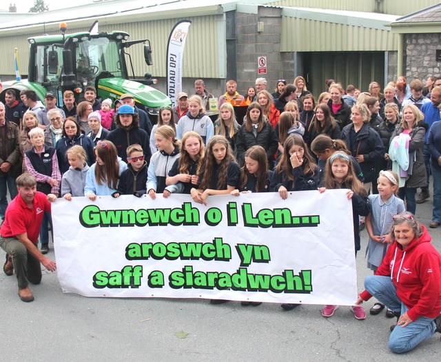 Len's Light Tractor Relay calls in at Rhayader and Builth Wells