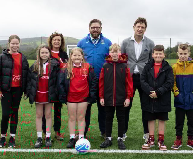 Eluned Morgan MS and FAW make visit to Ystradgynlais AFC