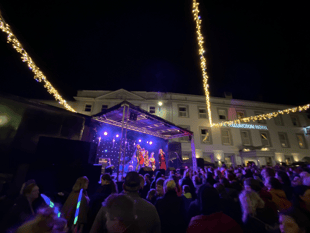 VIDEO: Harry Potter actor switches on Brecon's Christmas lights!