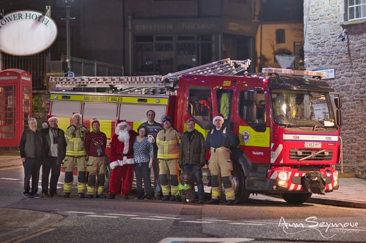 Talgarth residents greet Santa and the fire service
