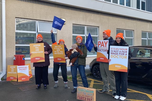 Settlement with striking doctors 'in everyone's best interests' 