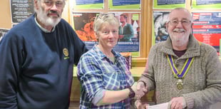 Builth Rotary donates quiz funds to Wyeside Arts Centre