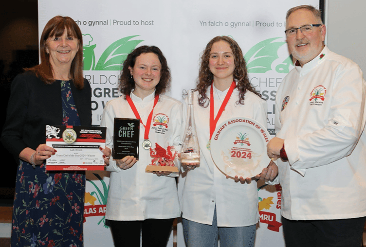 Gabbi Wilson and Rosie Koffer receive the Green Chef Challenge award from Rural Affairs Minister Lesley Griffiths watched by CAW president Arwyn Watkins, OBE.