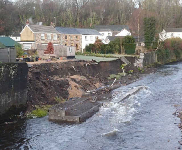 Council backs £850k repairs to town river wall