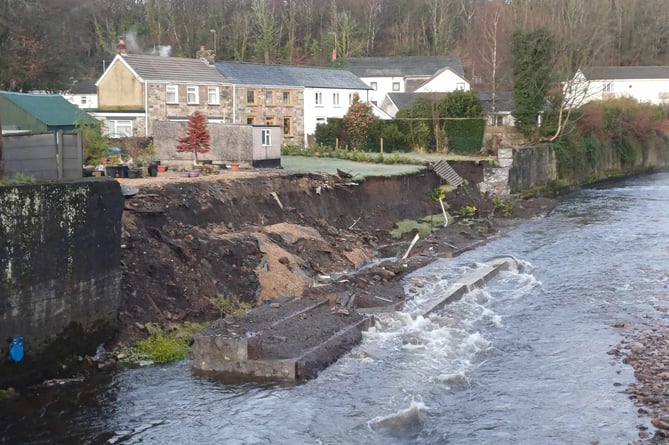 VIDEO: Dramatic landslide in Ystradgynlais sends gardens into river ...