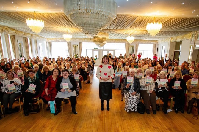 TV presenter Lorraine Kelly delighted audiences at The Manor Hotel in Crickhowell as she joined Book-ish to discuss her brand new book, The Island Swimmer. 