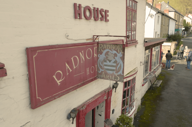 MP Fay Jones supports New Radnor community to promote pub share offer launch