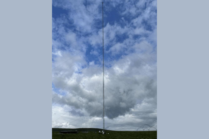 The weather mast south of Llanfihangel Rhydithon