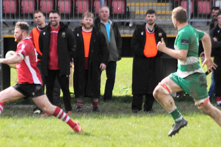 Sam Jones on his way to scoring his 20th try of the season