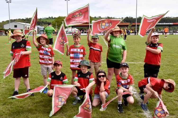 Young Llandovery players lined up to welcome the team on to the pitch