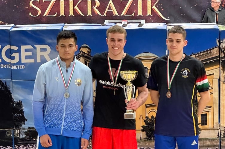 Dan Pitt (centre) celebrated his third international gold medal this year