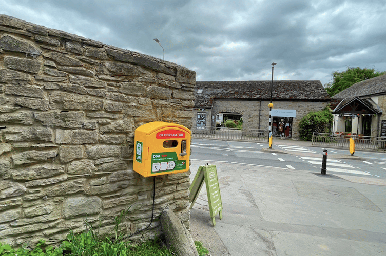 Defibrillator in Hay