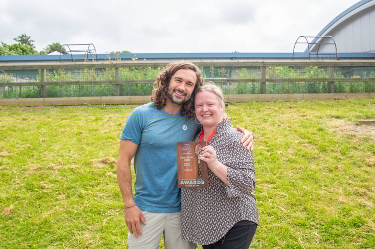 Joe Wicks and 'Food for Fuel' Award winner Jen Craven of Ysgol Trefonnen.
