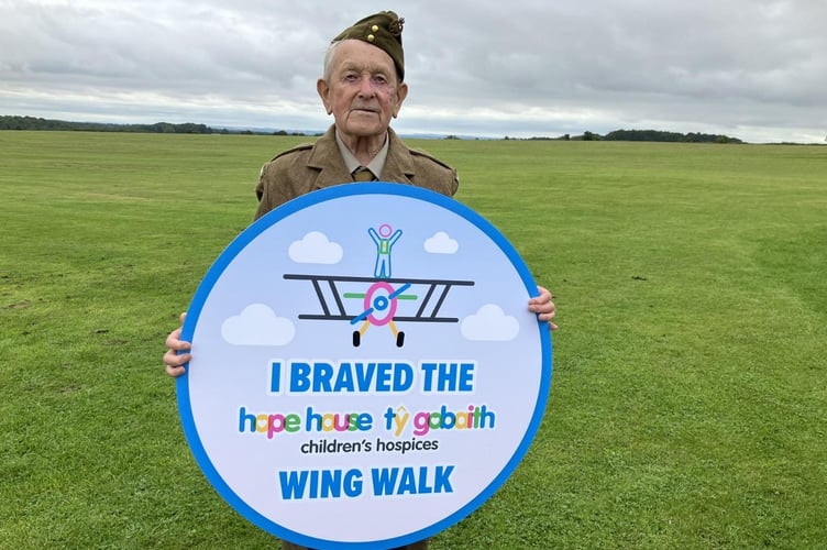 Chris Jones, wing walk