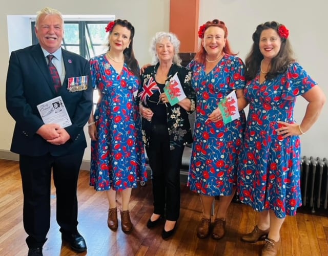 Special guest Tania Szabo and the Vintage Class Singers