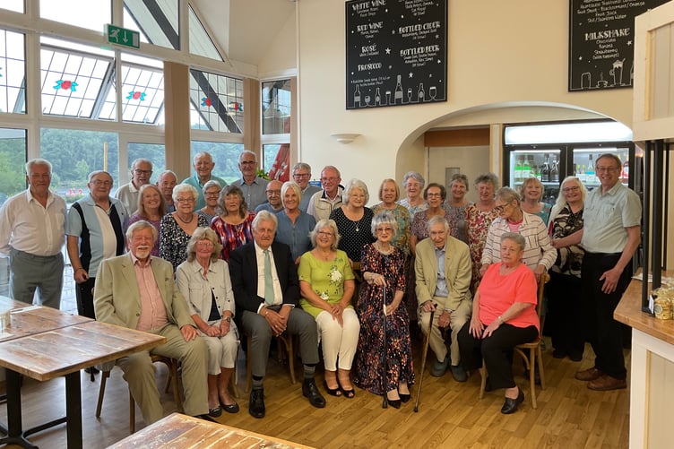 The Bracken Trust Singers at the Lakeside Restaurant buffet event