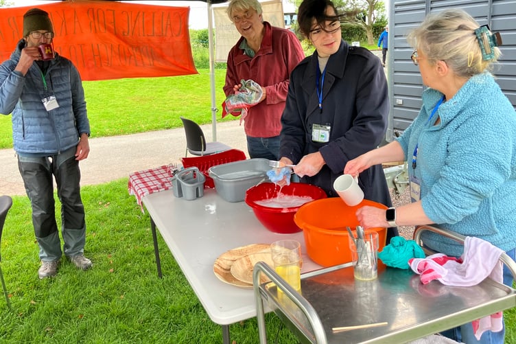The washer-uppers in full swing