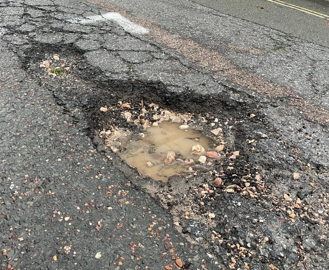 Councillor questions Welsh Government’s pothole figures