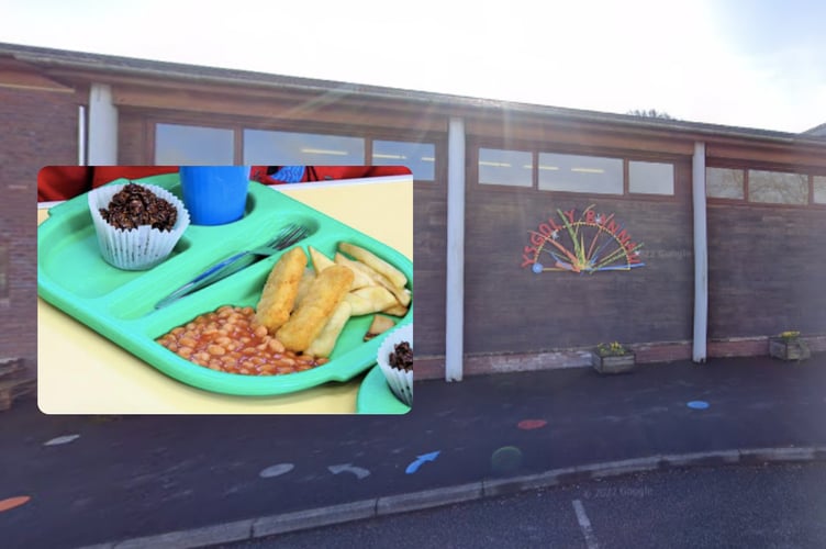 ‘Bring back yummy food’, that’s what students at Ysgol Y Bannau on the outskirts of the Brecon Beacons have called for, after they signed a petition to be presented to its board of governors