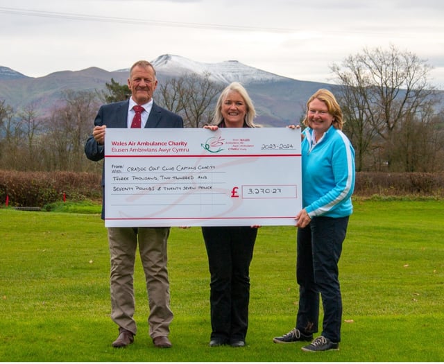 Golf club raises thousands for Wales Air Ambulance
