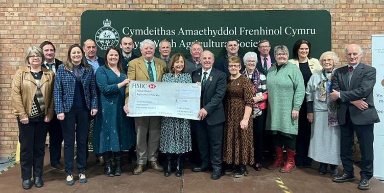RWAS feature county 2024 president Denley Jenkins, ambassador Esyllt Ellis Griffiths and Ceredigion Committee members present a cheque for £430,000 to RWAS chair Professor Wynne Jones and chair of council  Nicola Davies.