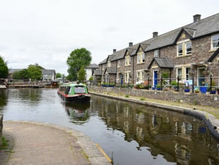 Politicians call for 'urgent action' to save canal