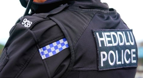 Two people hospitalised after A4078 Talgarth collision