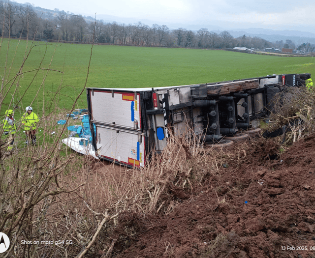 Overturned lorry closes A470 near Llyswen for multiple hours
